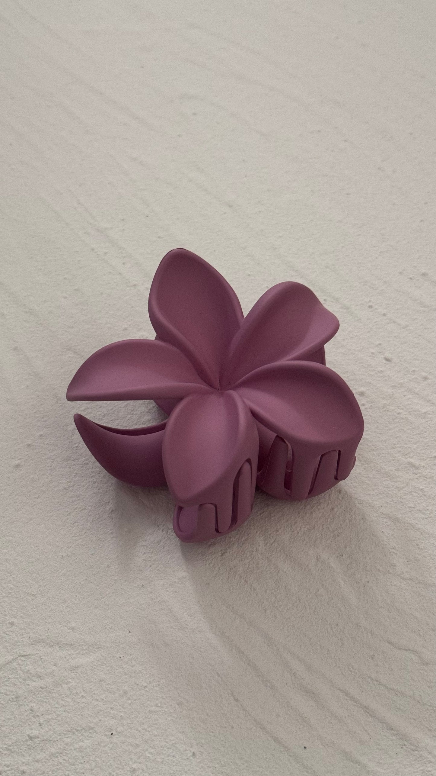 Frangipani Clip Flat Lilac