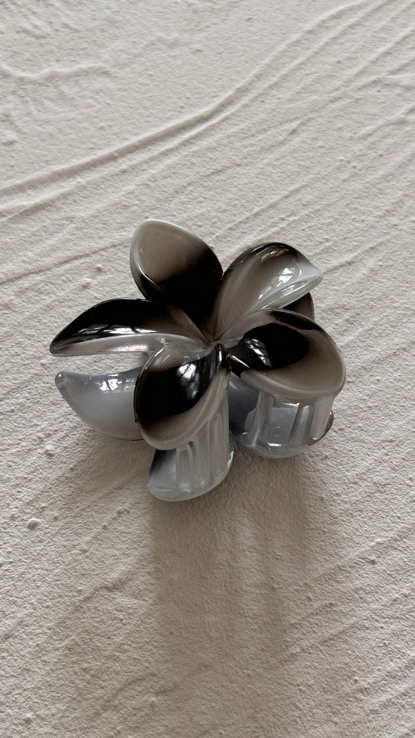 Frangipani Clip Marble Black/White