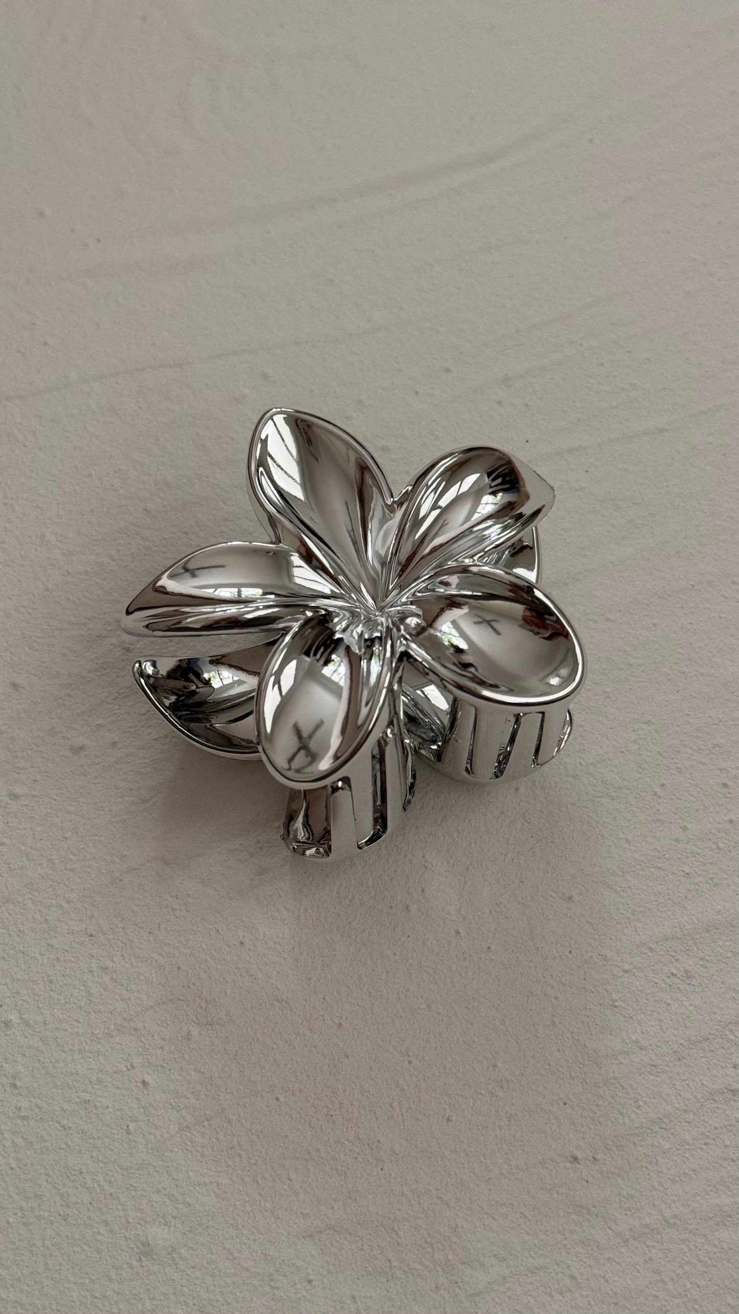 Frangipani Clip Metallic Silver