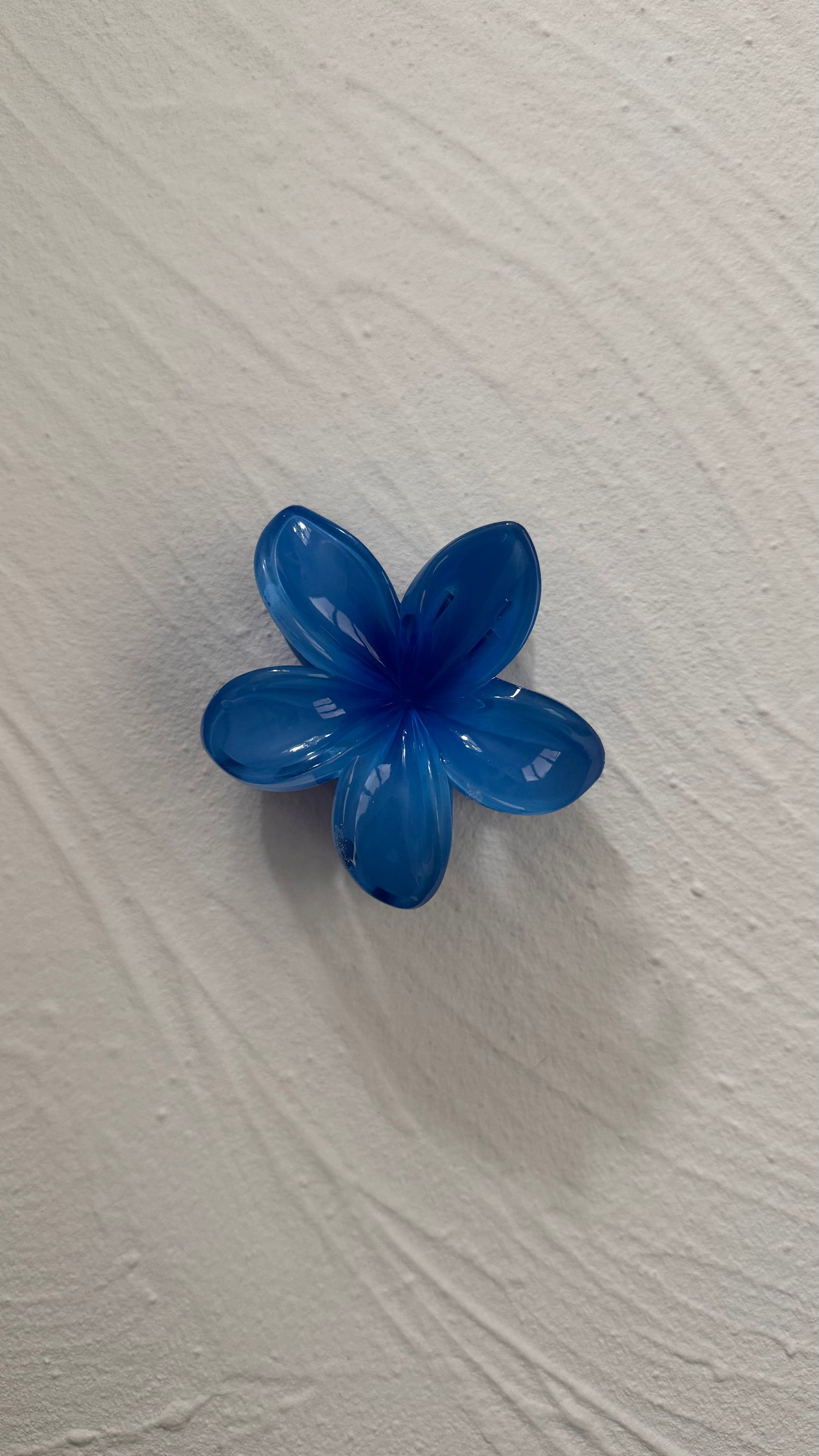 Frangipani Clip True Blue