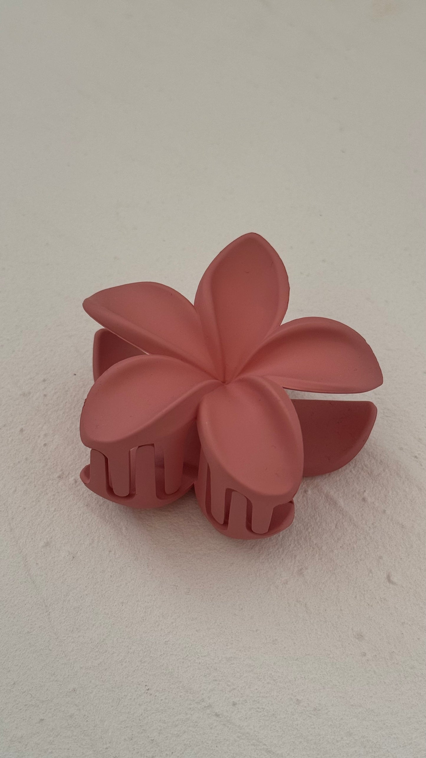Frangipani Clip Flat Blush