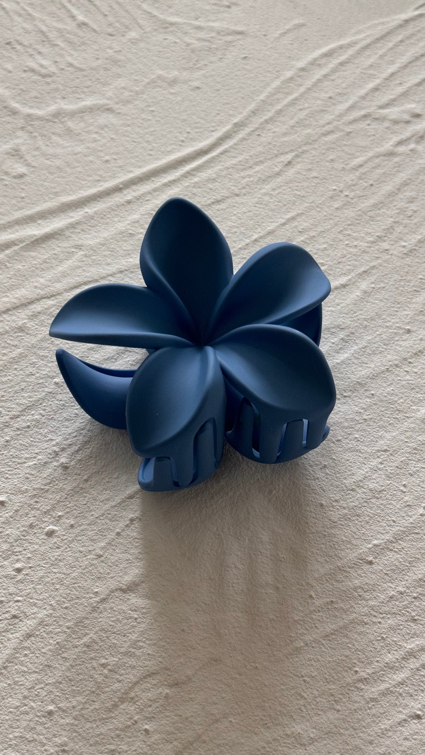 Frangipani Clip Flat Cerulean