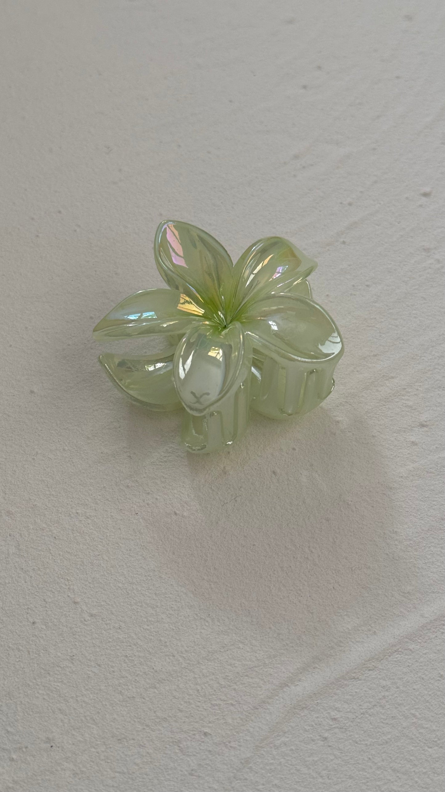 Frangipani Clip Gleaming Green - Medium