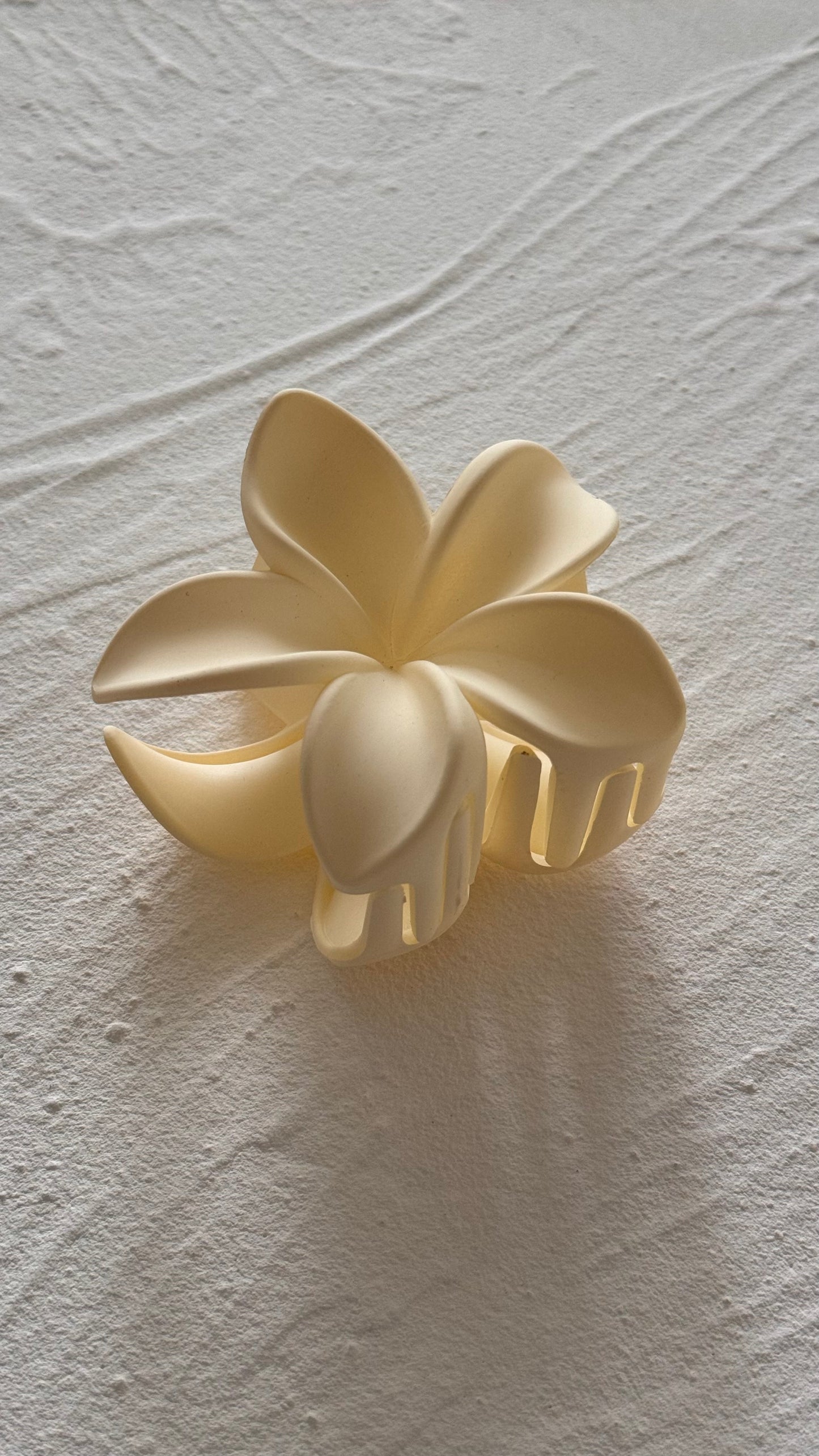 Frangipani Clip Flat Vanilla