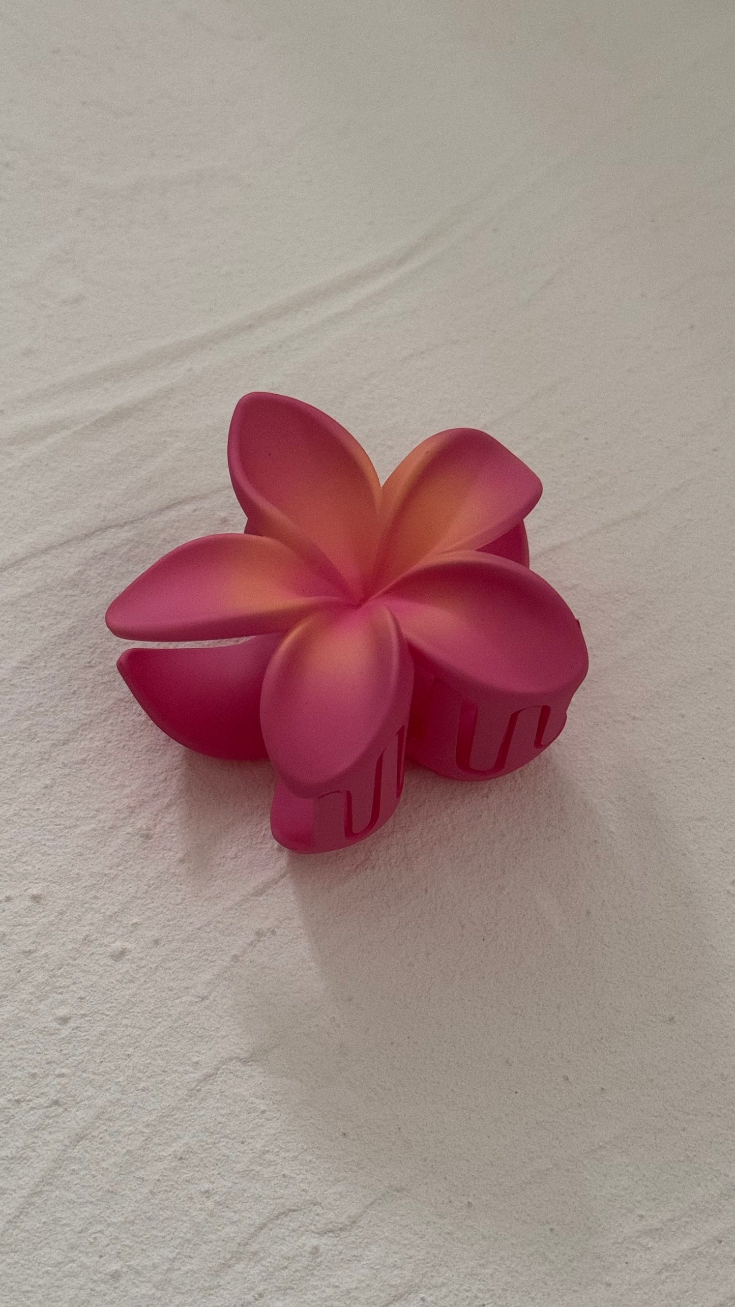 Frangipani Clip Flat Honeysuckle