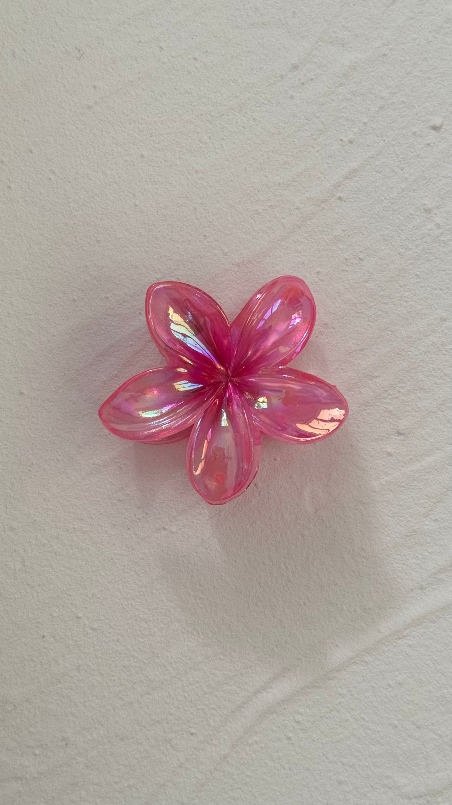 Frangipani Clip Gleaming Hot Pink - Medium