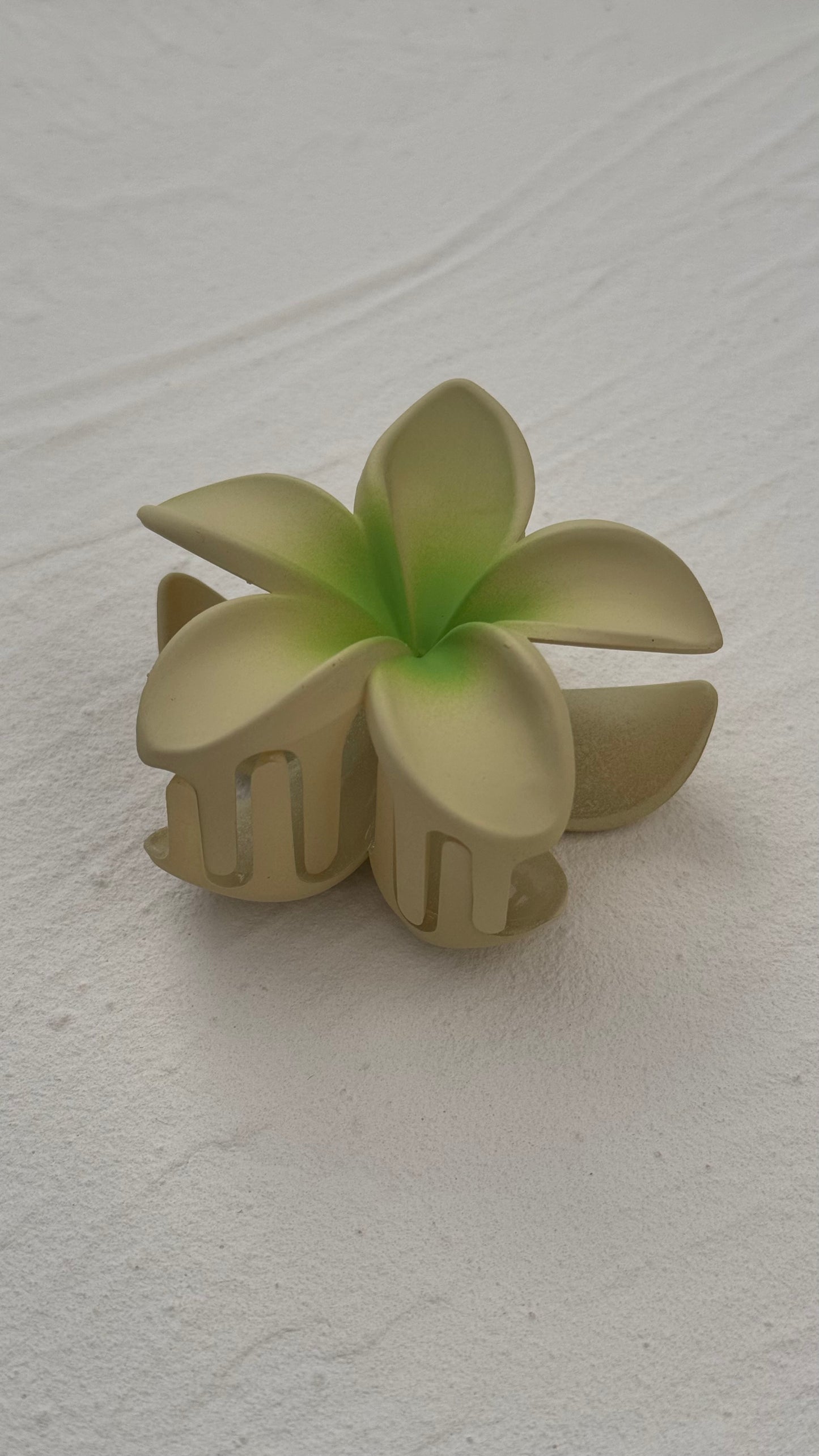 Frangipani Clip Pistachio Sundae