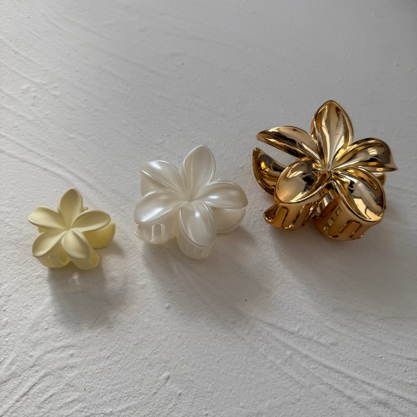 Pearl Frangipani Clip