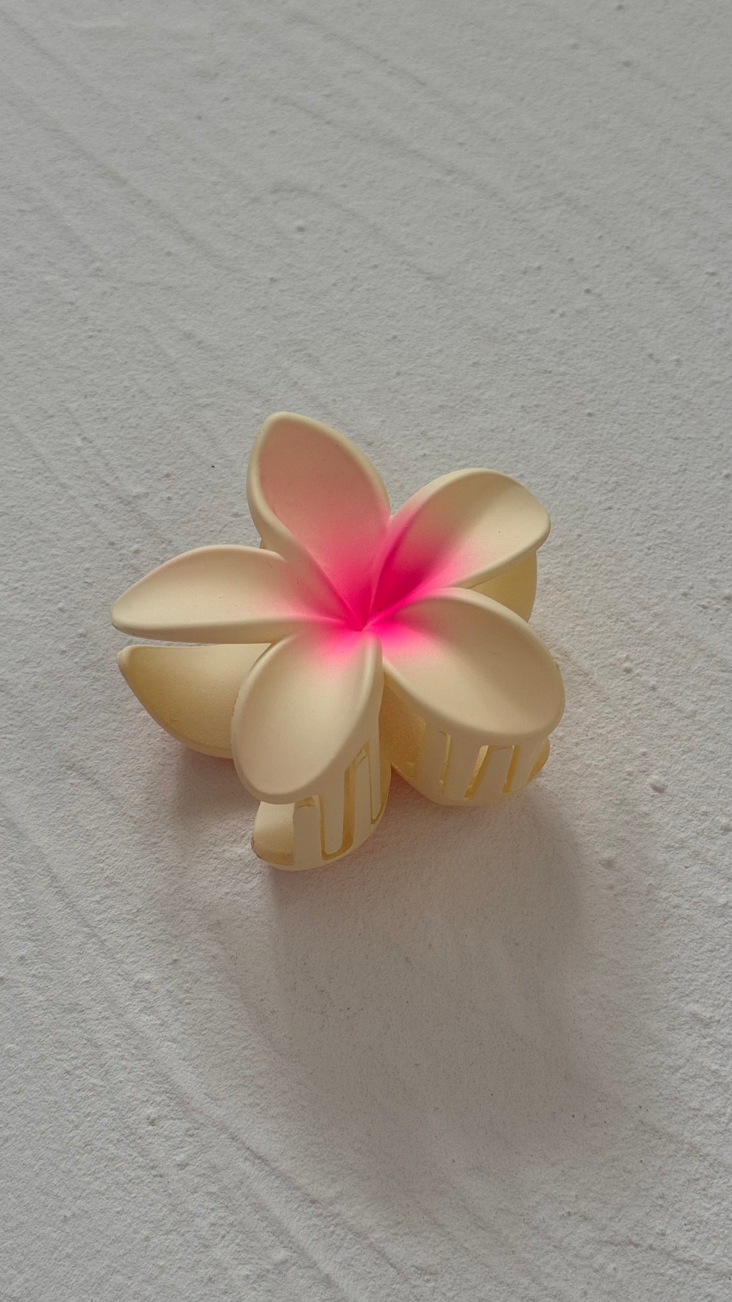 Frangipani Clip Strawberry And Cream Sundae