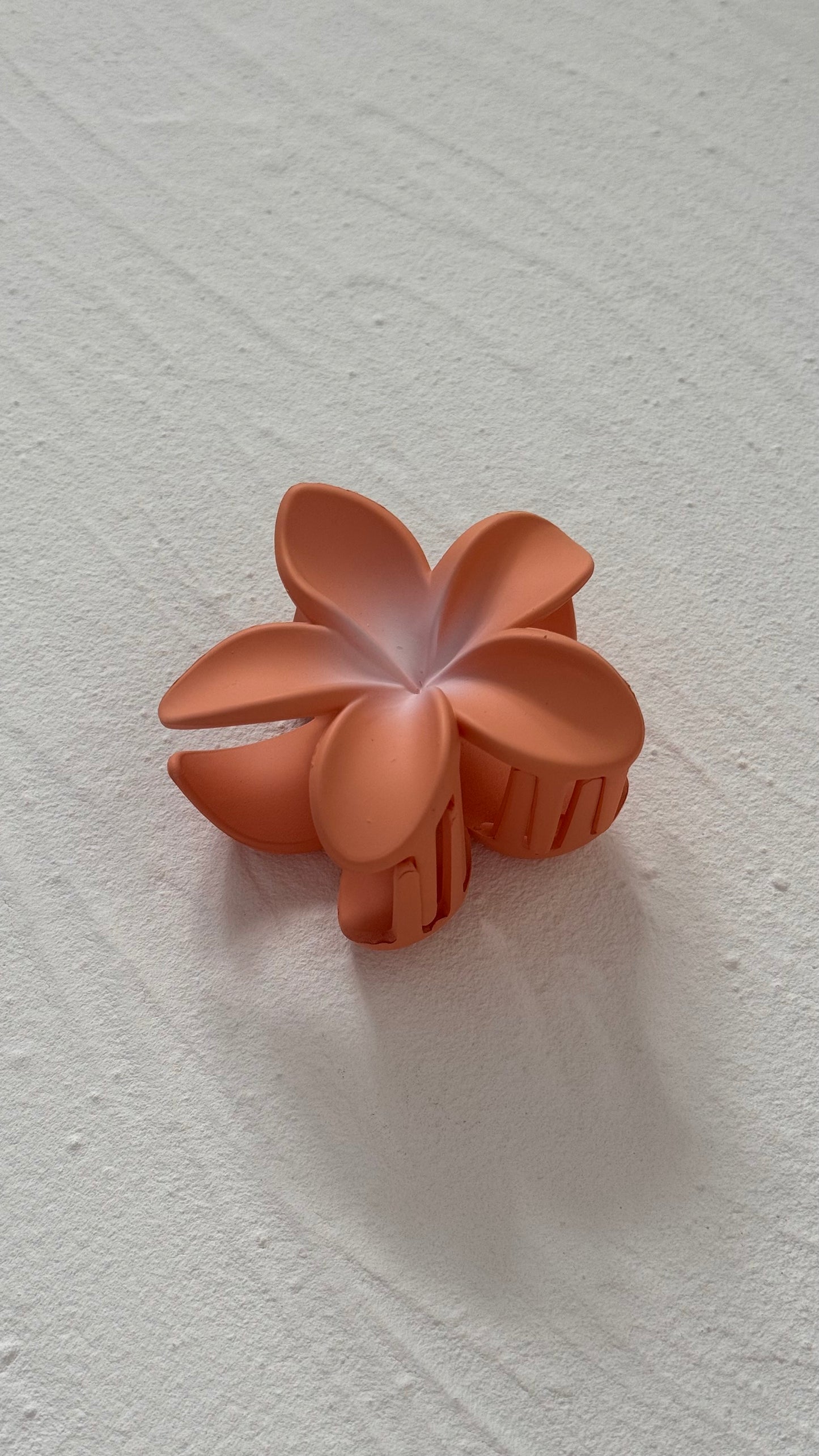 Frangipani Clip Peachy Sundae