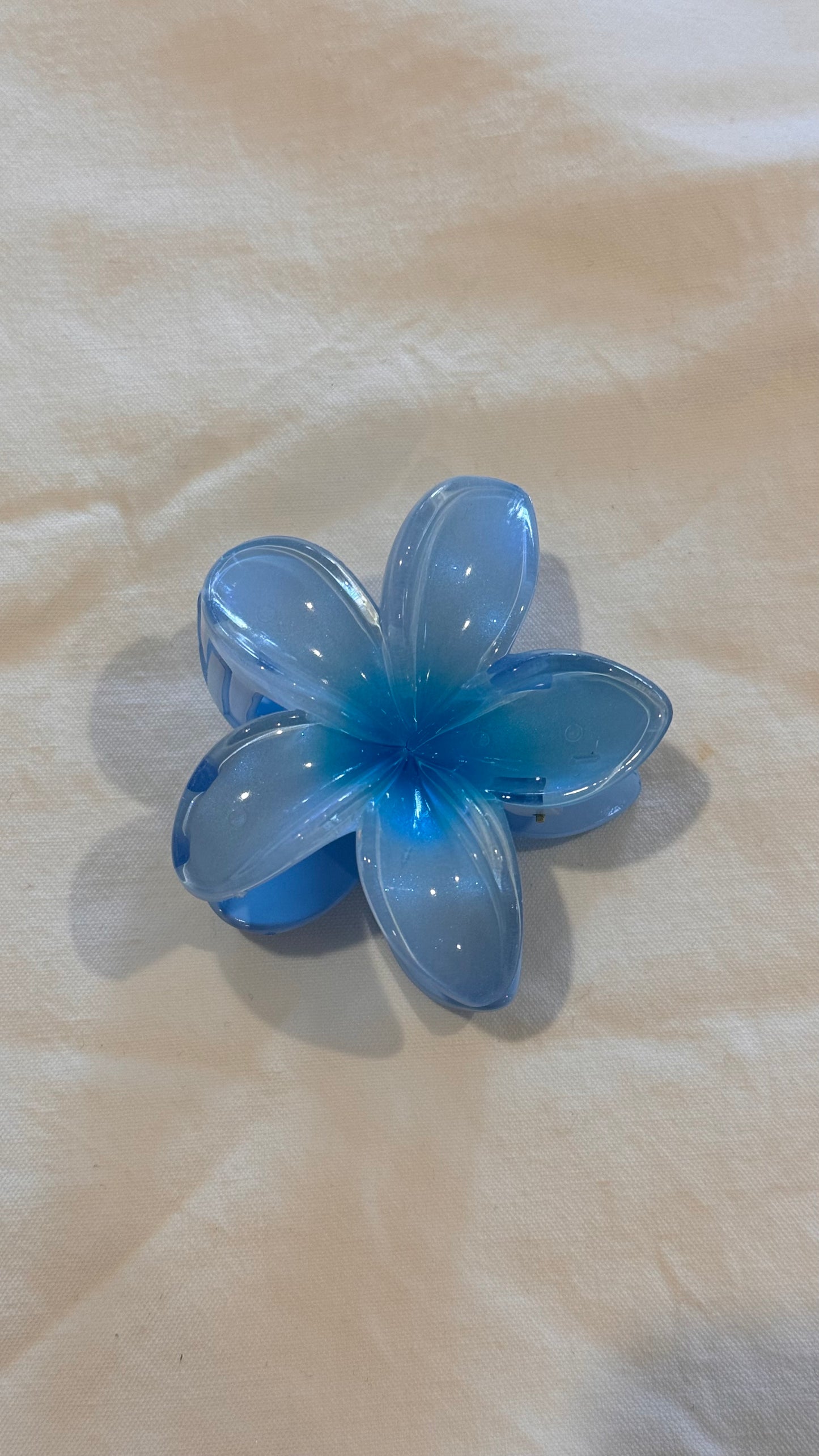 Frangipani Clip Pearl Blue