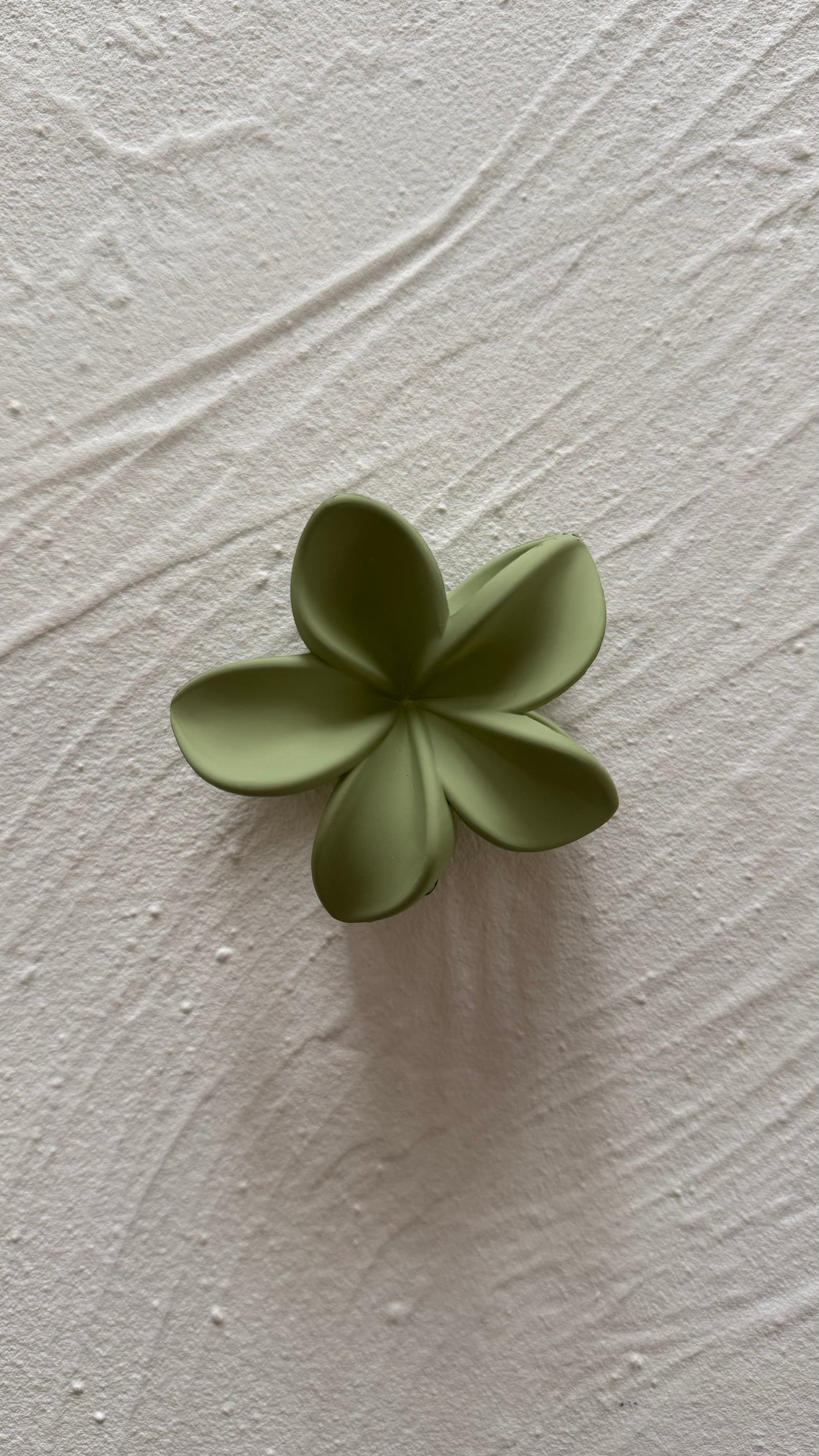 Frangipani Clip Flat Sage