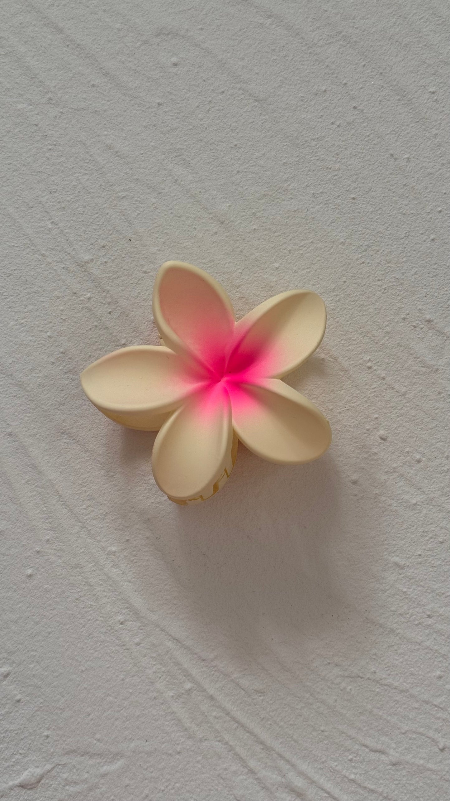 Frangipani Clip Strawberry And Cream Sundae