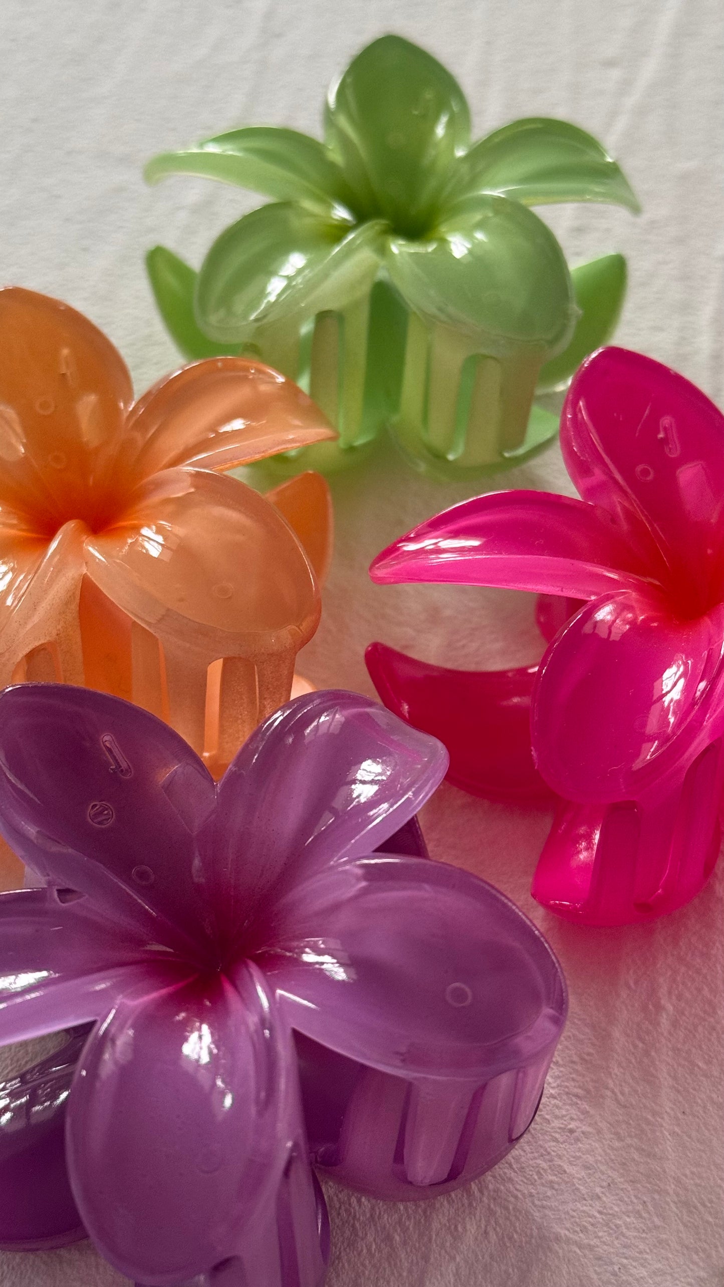Frangipani Clip Apple