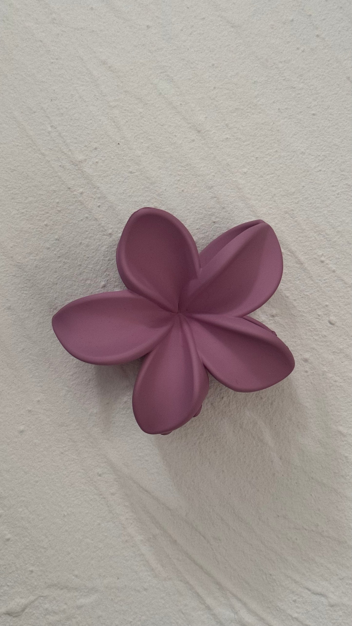 Frangipani Clip Flat Lilac