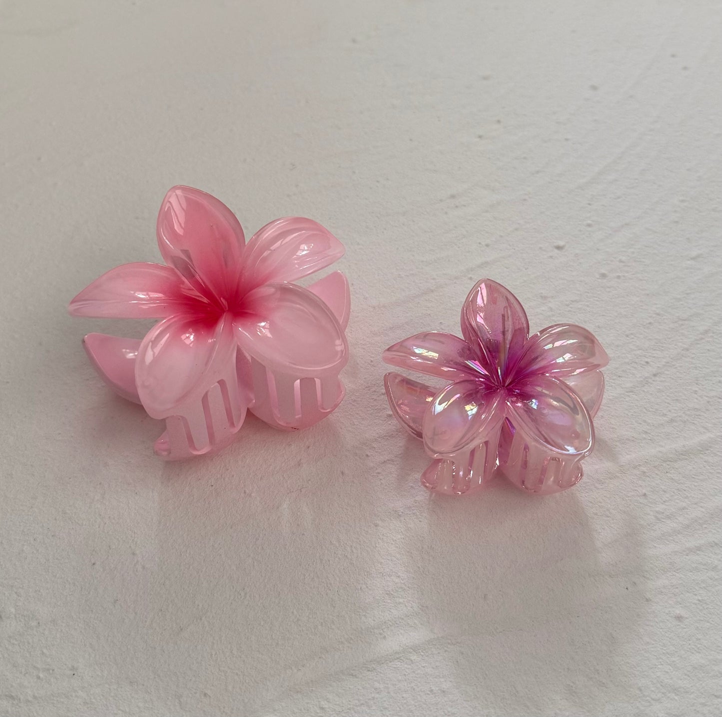Frangipani Clip Gleaming Pink - Medium