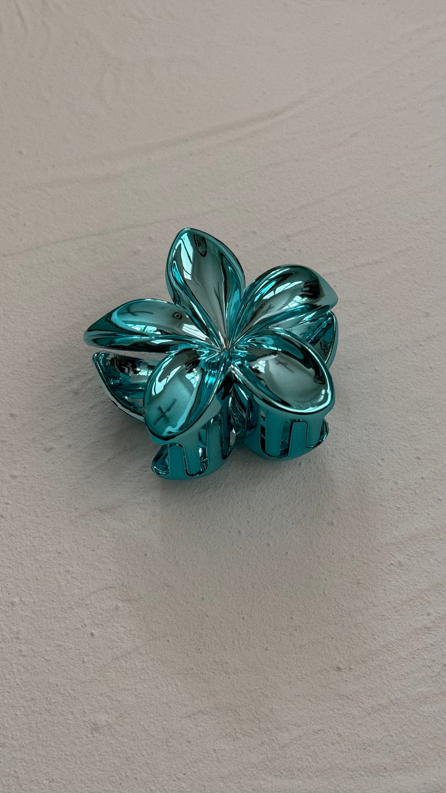 Frangipani Clip Metallic Blue