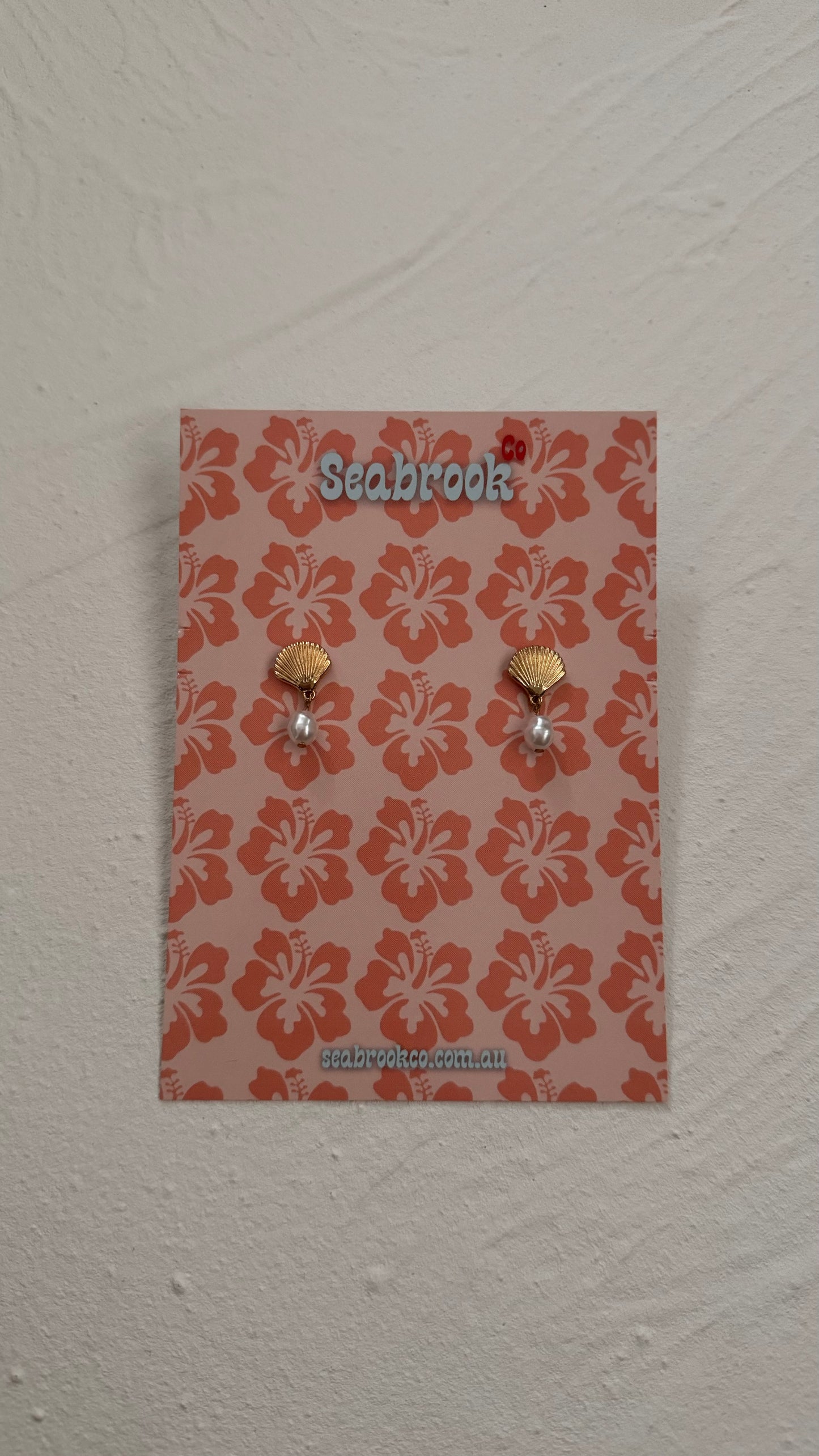 Mini Scallop Faux Pearl Earrings