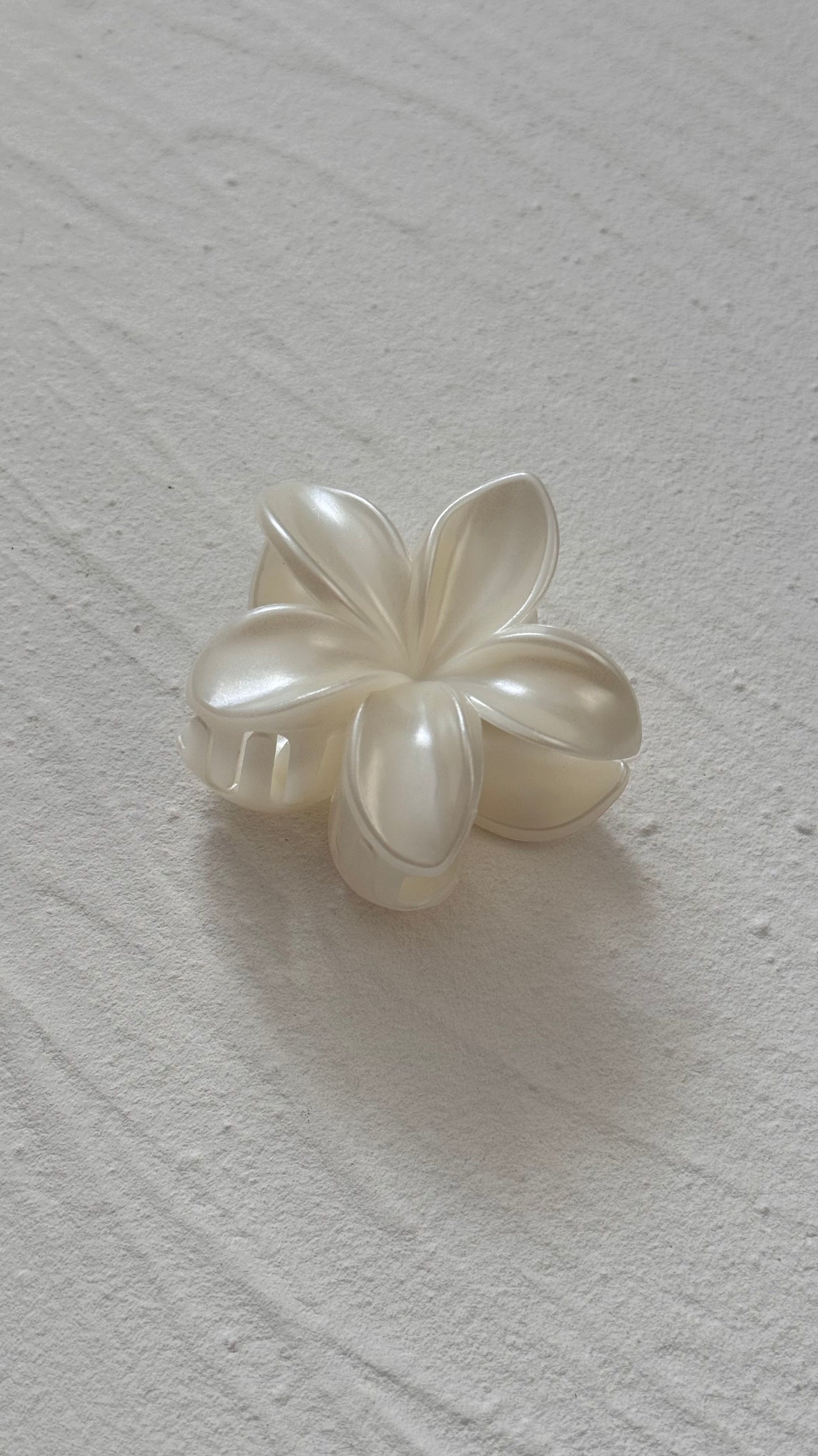 Pearl Frangipani Clip