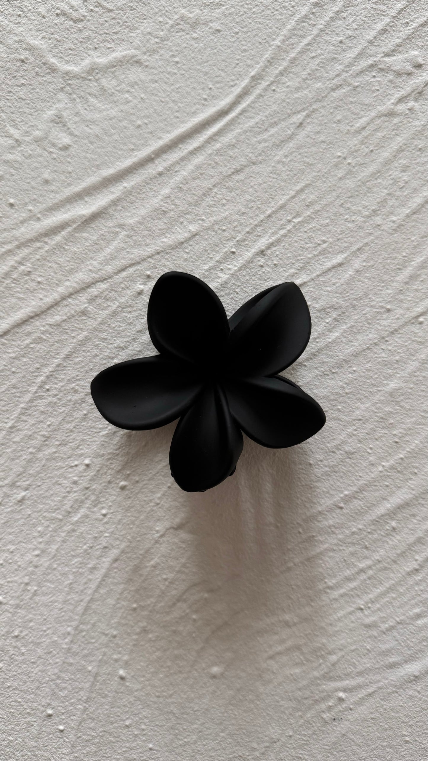 Frangipani Clip Flat Black