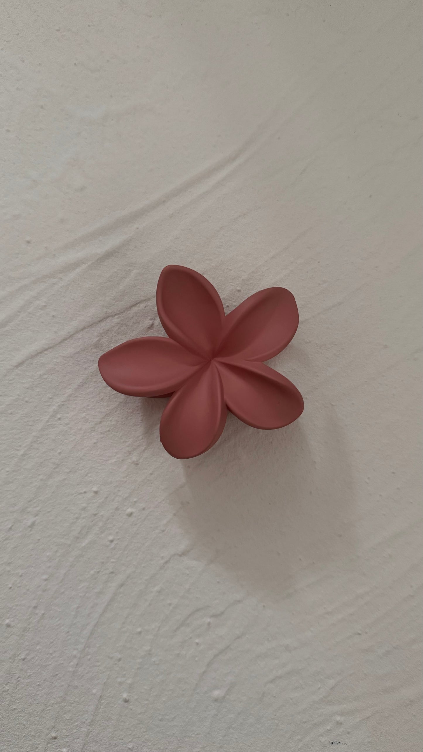 Frangipani Clip Flat Blush