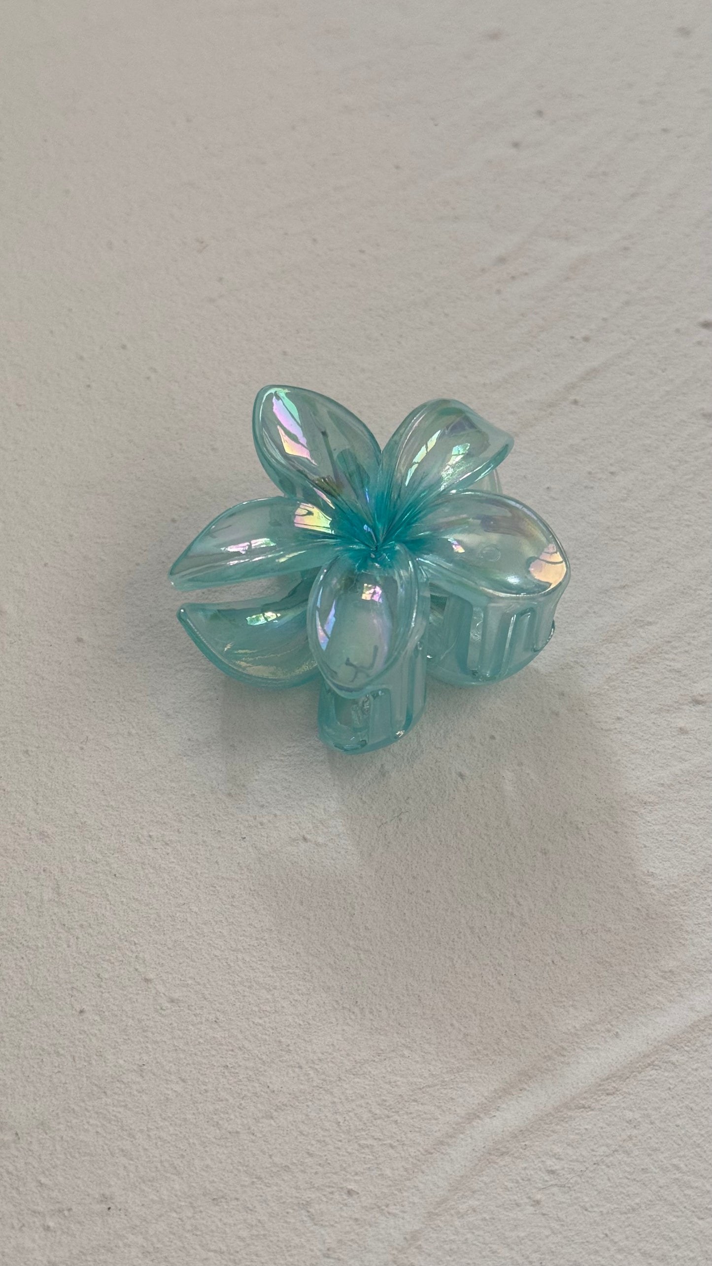 Frangipani Clip Gleaming Blue - Medium