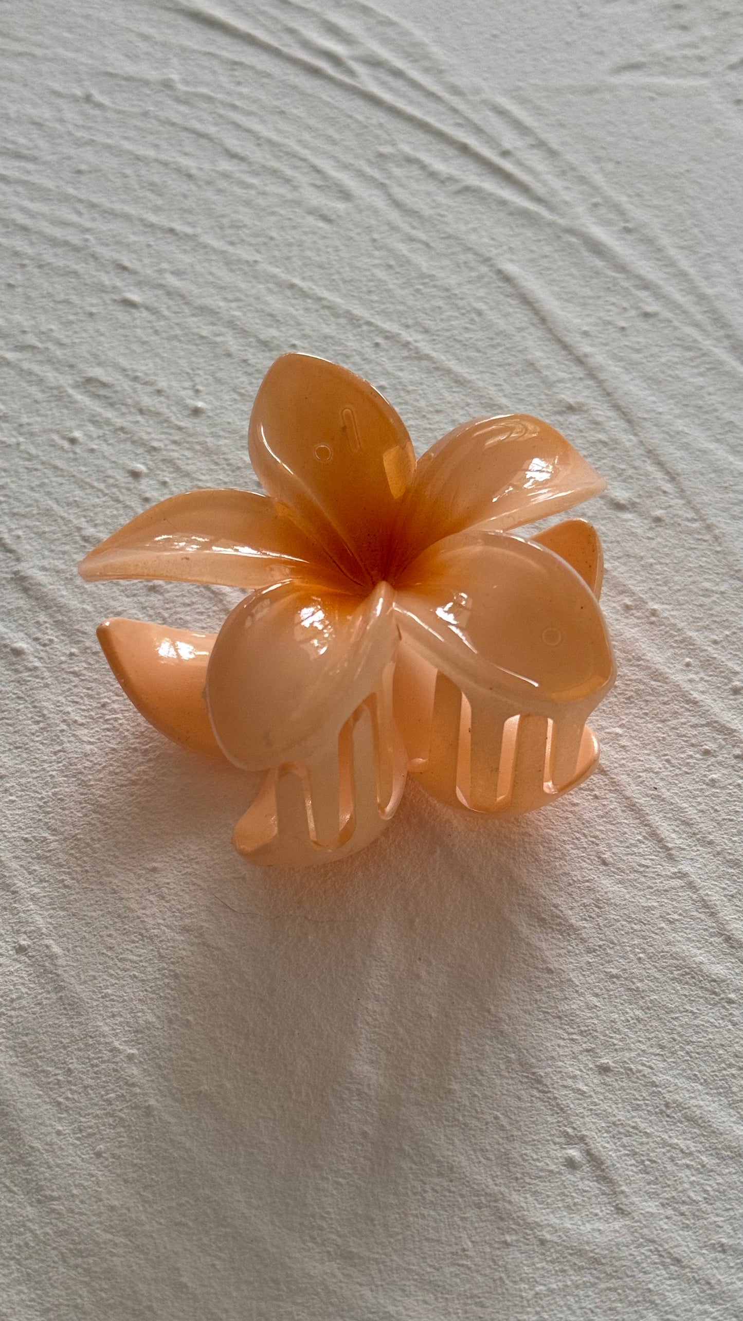 Frangipani Clip Pale Toffee