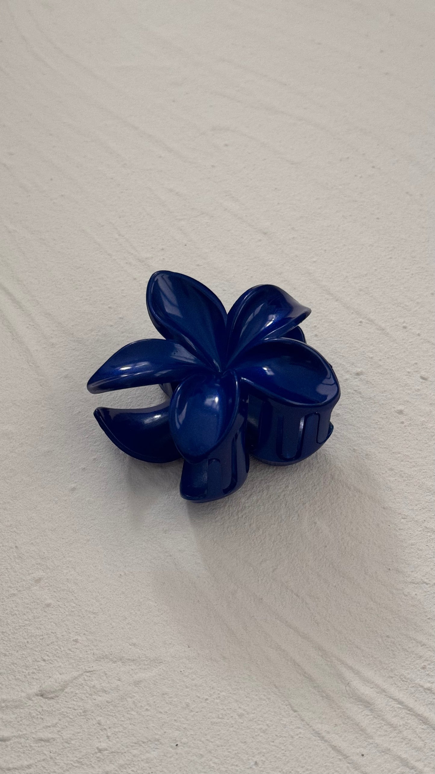 Frangipani Clip Metallic Deep Blue