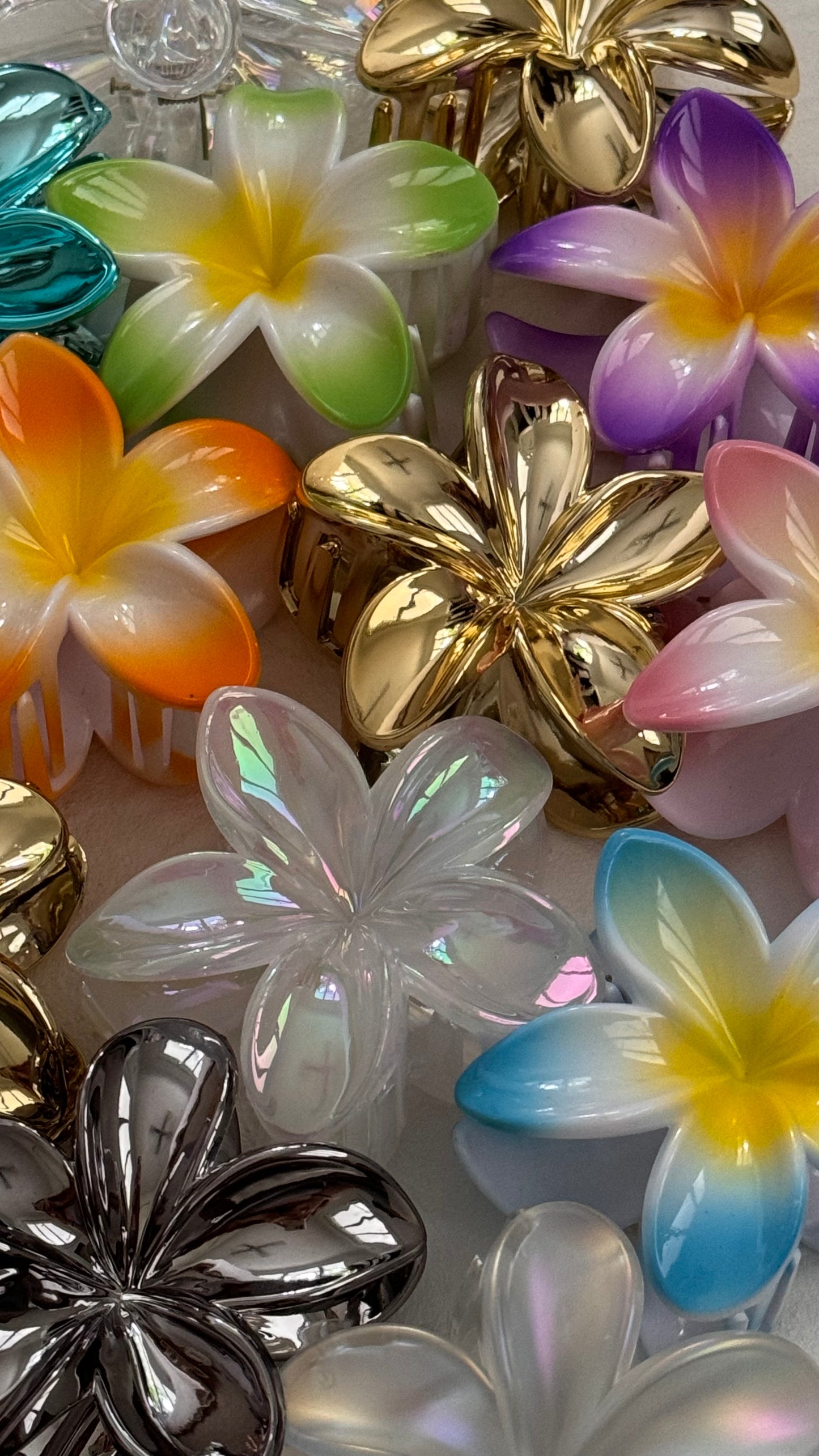 Frangipani Clip Multi Blue