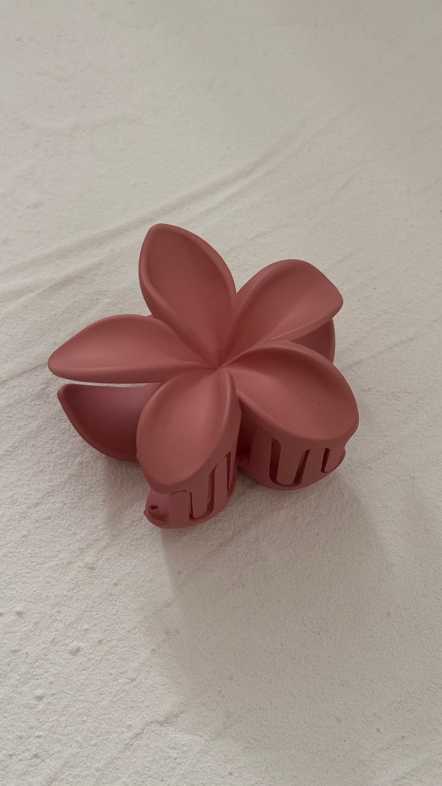 Frangipani Clip Flat Blush