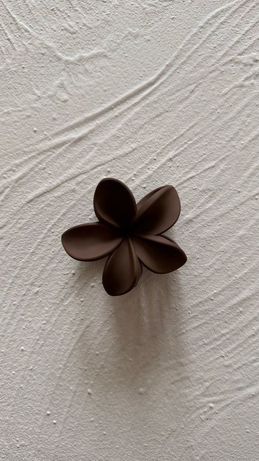 Frangipani Clip Flat Brown