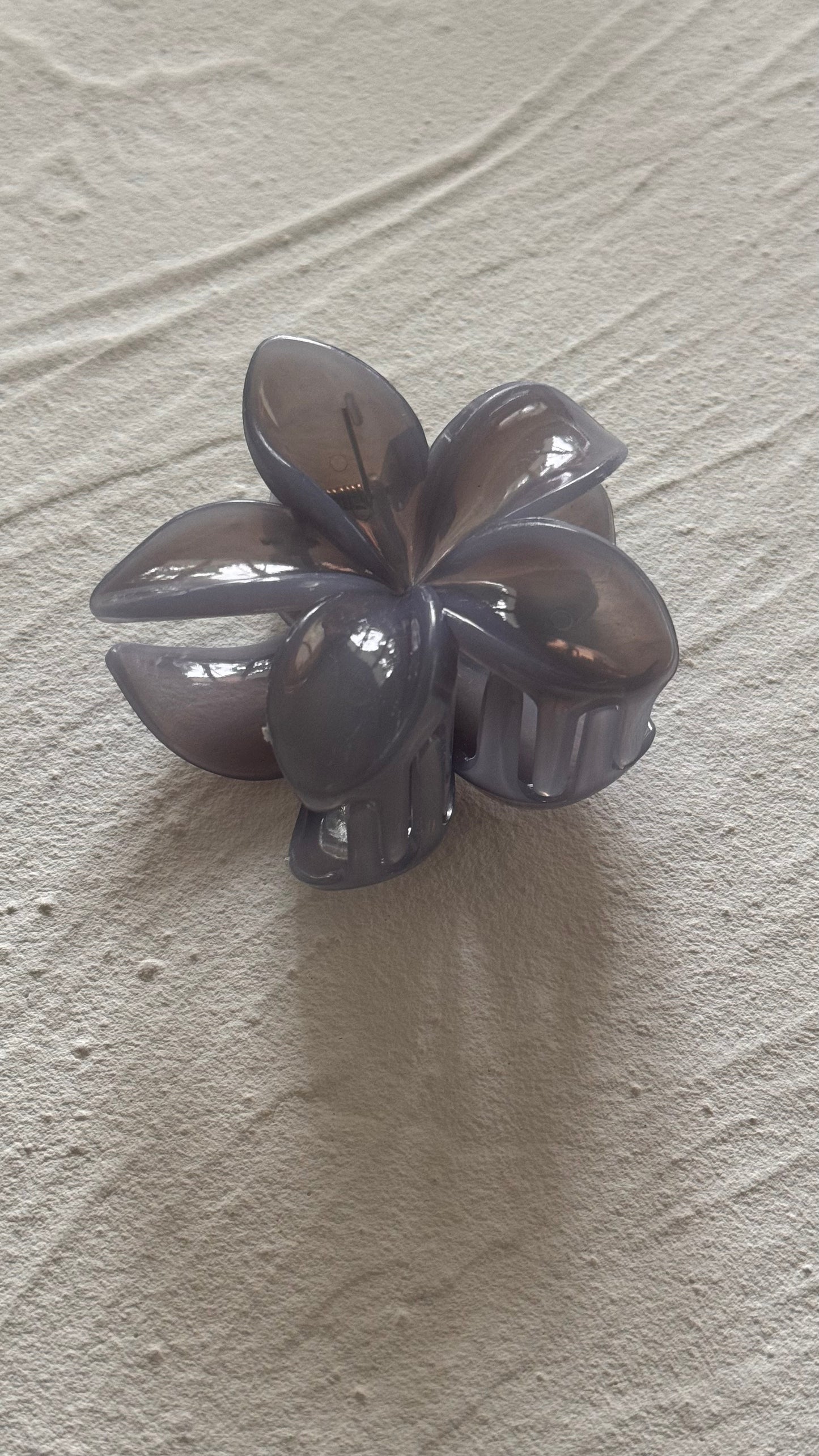 Frangipani Clip Jelly Solid Grey
