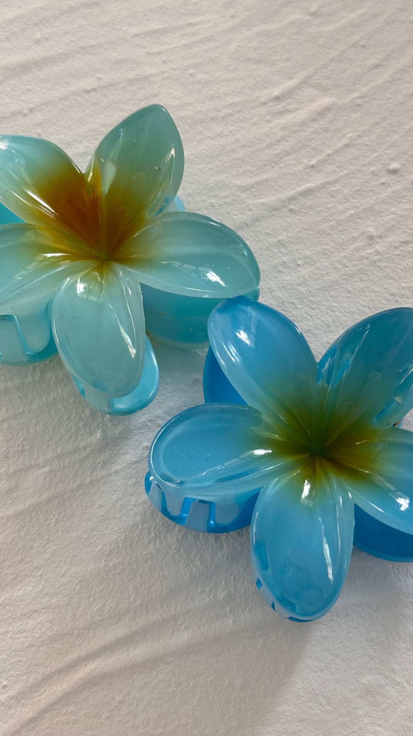 Frangipani Clip Capri Blue