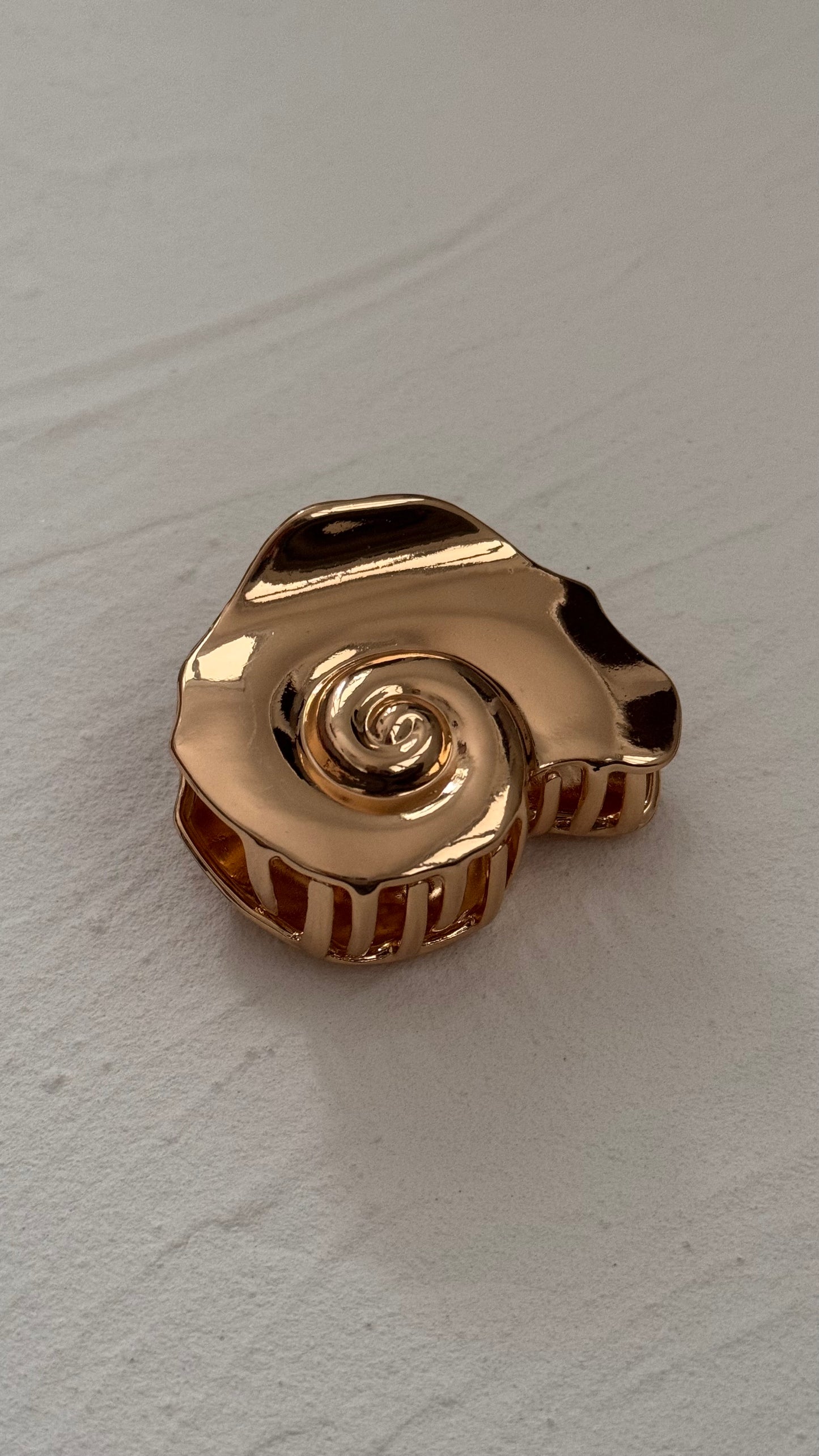 Golden Shell Clip