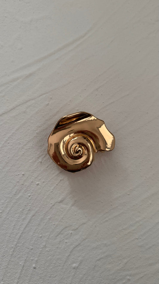 Golden Shell Clip