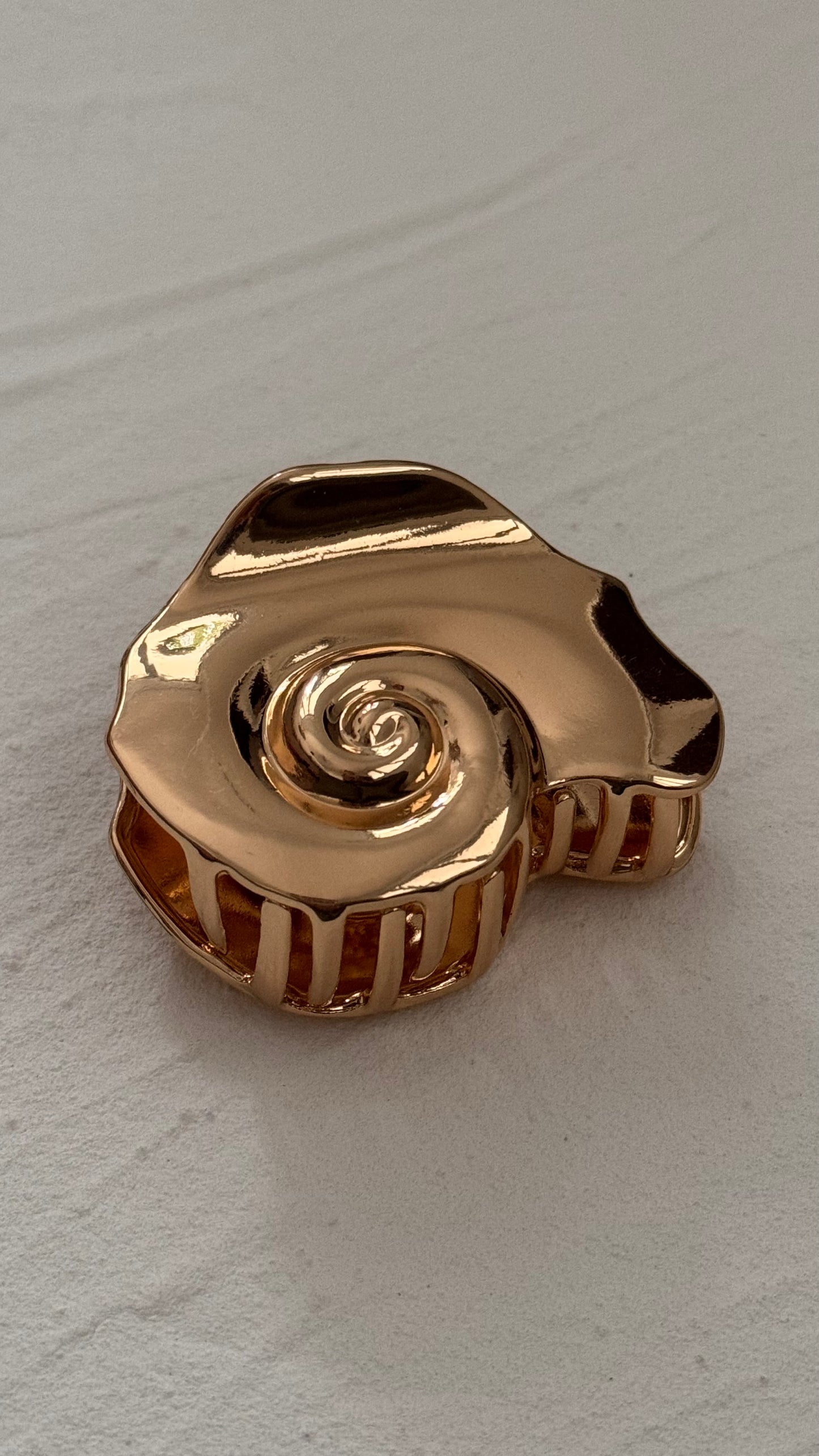 Golden Shell Clip