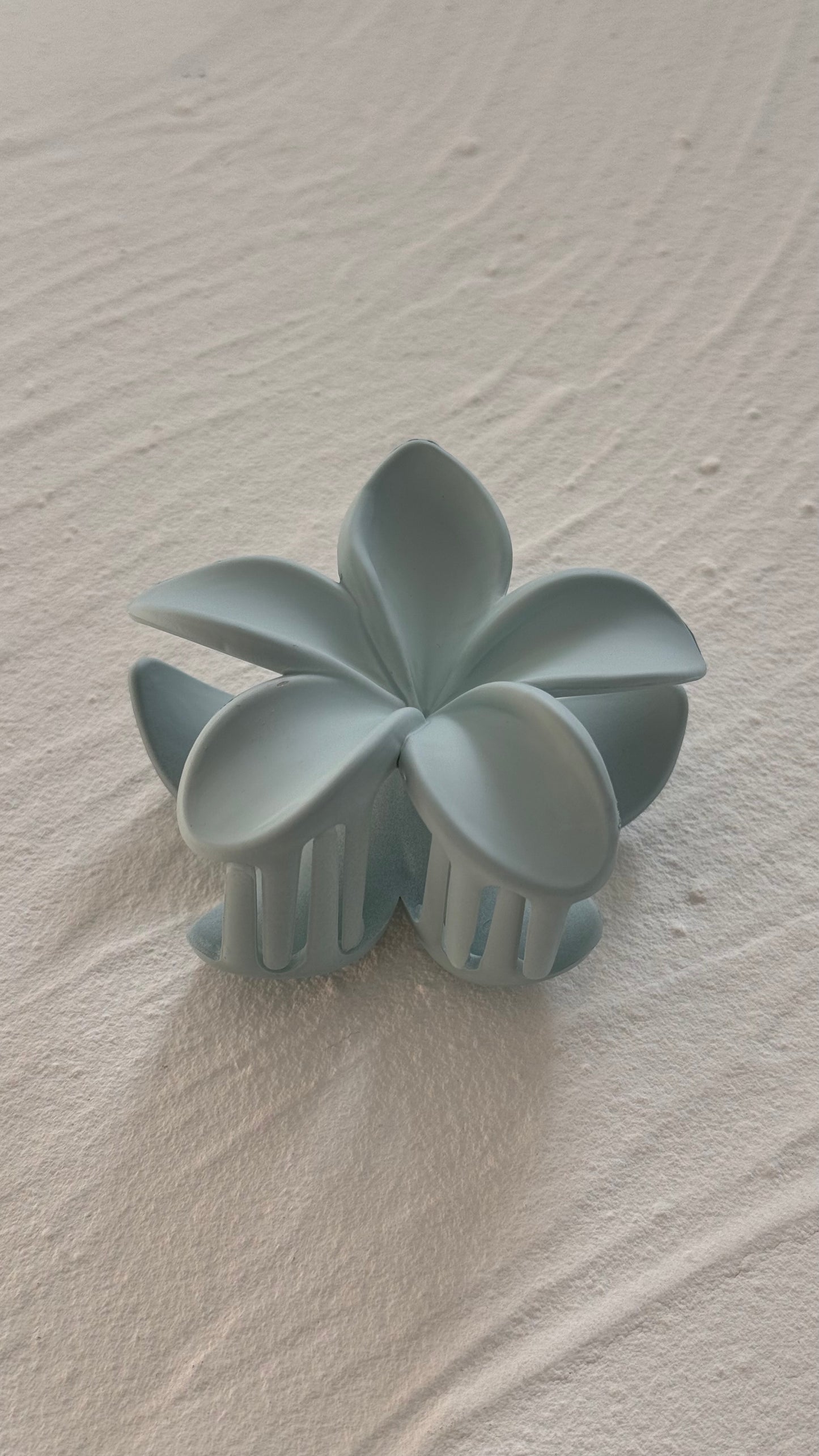 Frangipani Clip Pastel Grey