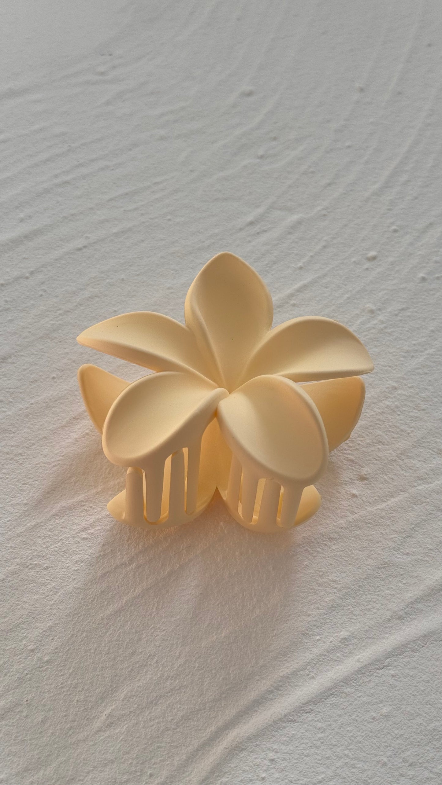 Frangipani Clip Pastel Butter